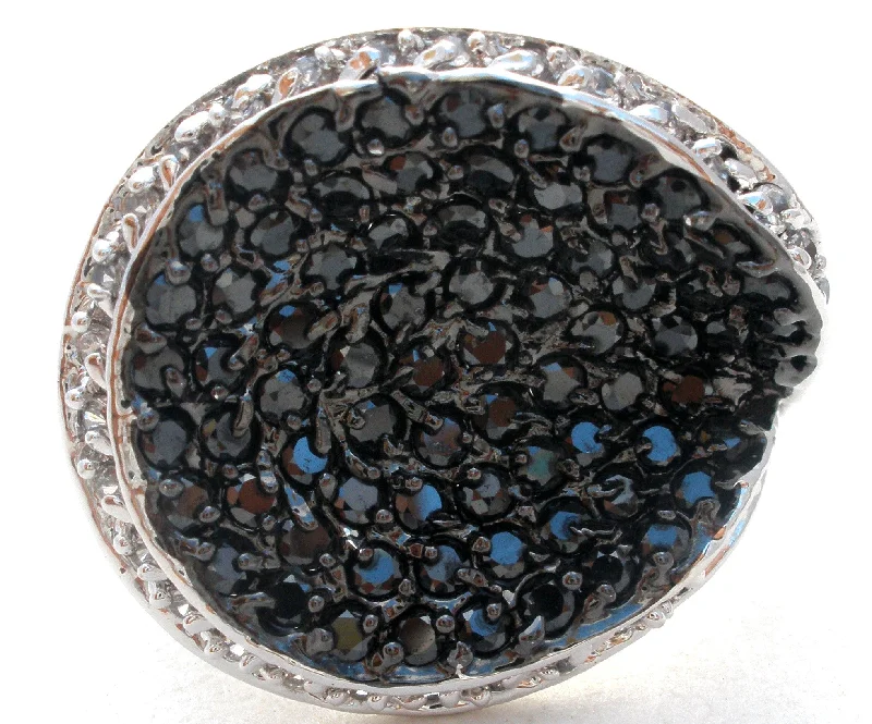 Women's rings sculpted-wave-Lia Sophia Black Crystal Ring Size 9