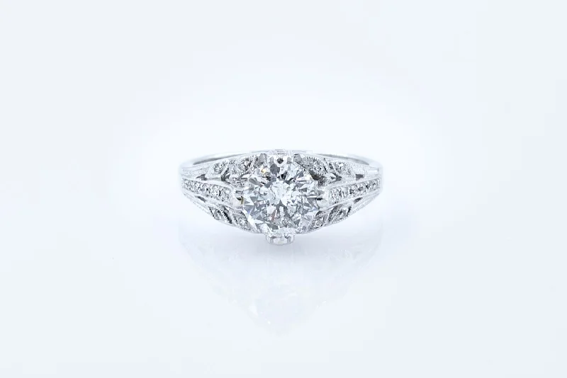 Women's engagement rings fine-twist-shank-1.33 ct Round Brilliant Cut Vintage-Style Diamond Engagement Ring 18k