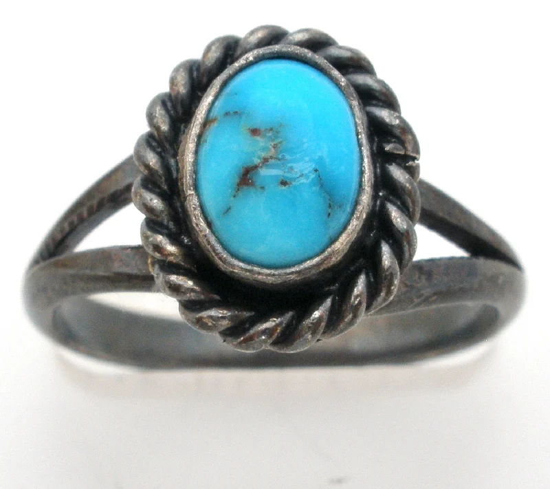 Women's rings bold-titanium-Vintage Sterling Silver Ring with Turquoise Size 5.5